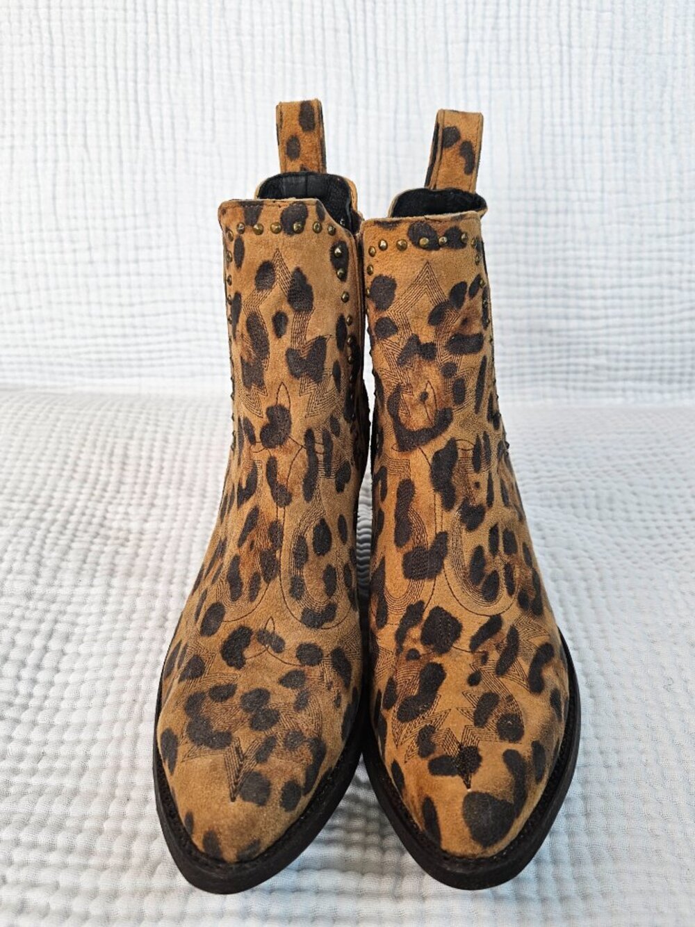 😍NWOT😍 Old Gringo for Cavender's | Leopard Print Western Booties | Women's 8 - Picture 2 of 8